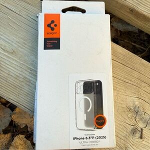 NWT Spigen MagFit Case for iPhone 6.3" (2025) - Transparent